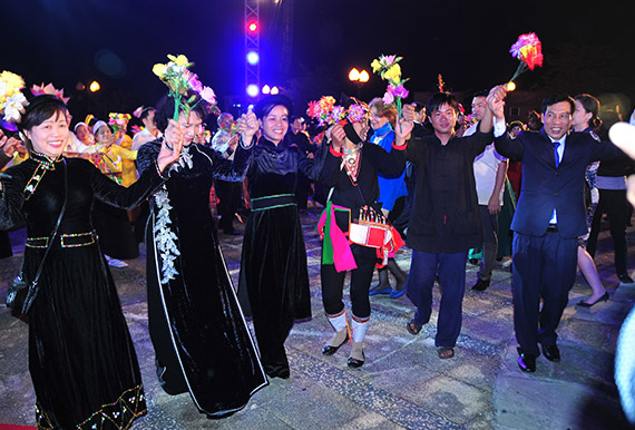 Ouverture de la Semaine de la solidarité des ethnies et des patrimoines culturels du Vietnam 2016