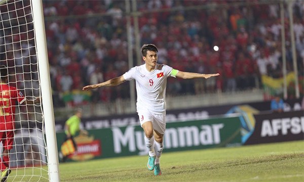 AFF Suzuki Cup  Công Vinh brille, le Vietnam du bon pied