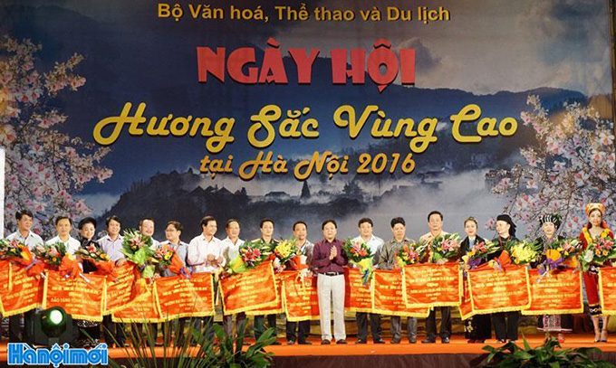 Ouverture de la fête Parfums et couleurs des zones montagneuses 2016 à Hanoi