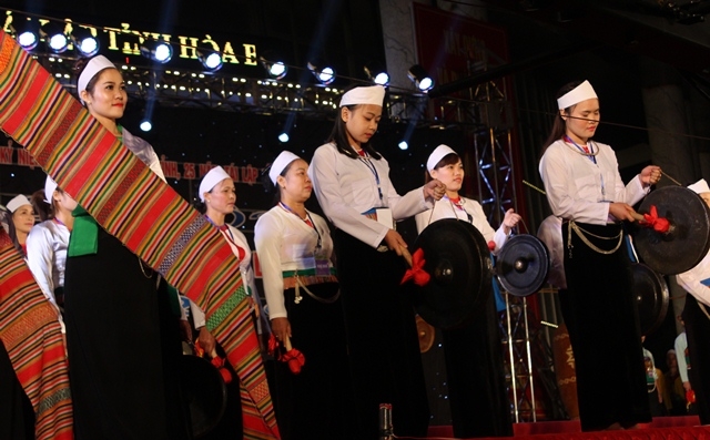 Hoa Binh  ouverture la 2e fête des gongs des Muong