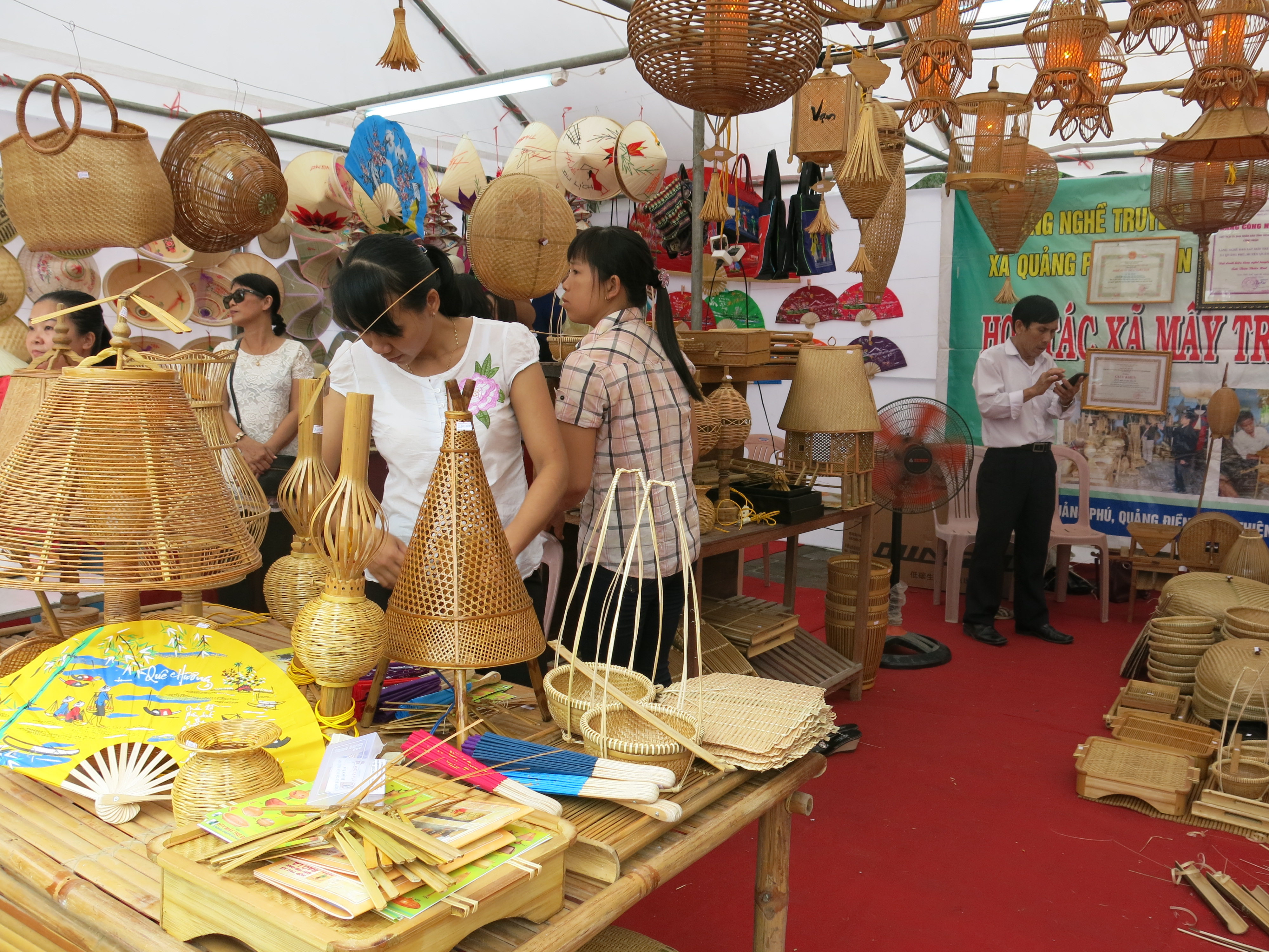 Le 7e festival des métiers traditionnels de Huê en avril 2017
