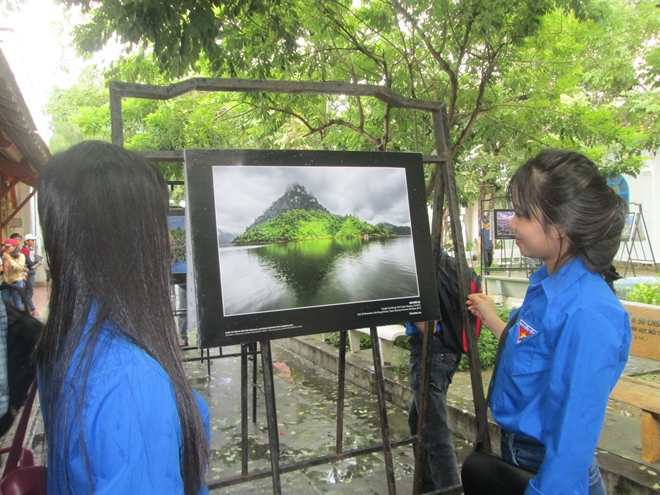 Vernissage d une exposition de photos sur les patrimoines du Vietnam