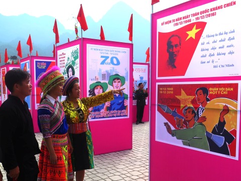 Ha Giang  Ouverture d une exposition nationale d affiches de propagande