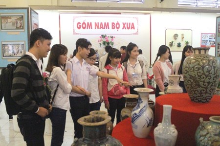 Expo photo Parti communiste du Vietnam - Printemps du pays