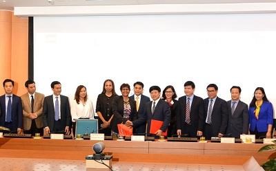 Hanoï et CNN signent un accord sur la promotion de l image de Hanoï dans le monde