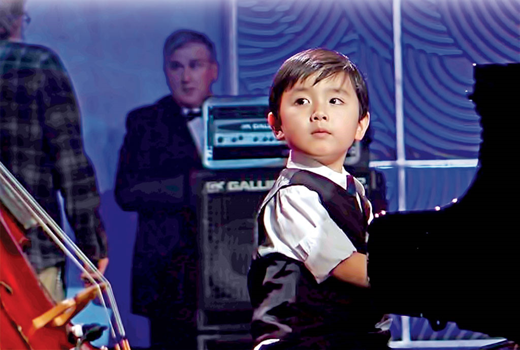 Un petit prodige du piano s est produit au Vietnam