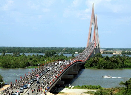 Exposition photographique «Parti communiste du Vietnam - Printemps du pays»