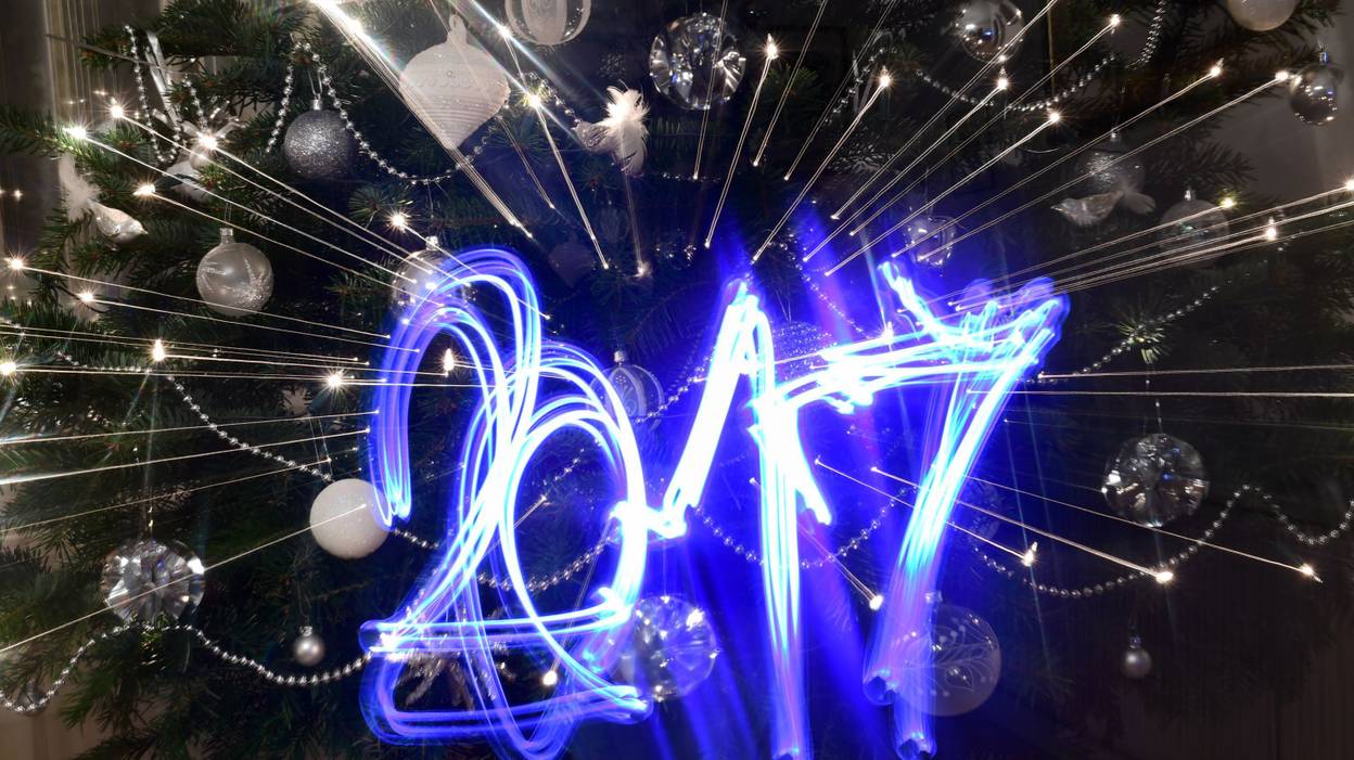 Le monde salue l arrivée de 2017 petit tour du Nouvel An en images