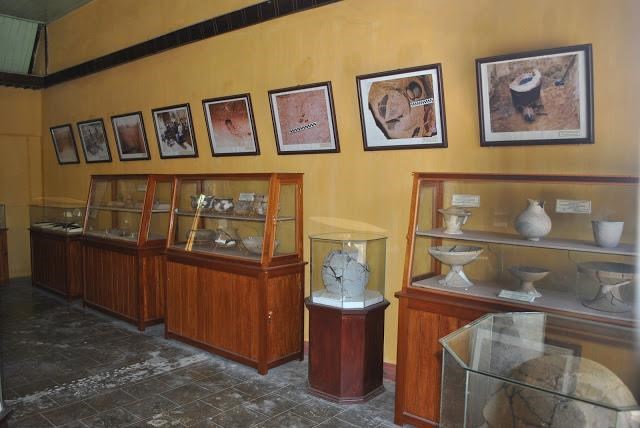 Un habitant de Binh Thuan fait don de 230 antiquités au Musée de Ninh Thuan