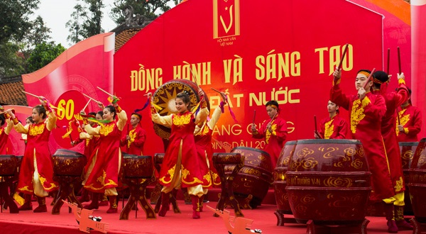 Célébration de la 15e Journée de la poésie vietnamienne