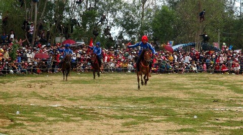 La course hippique de printemps à Phu Yên