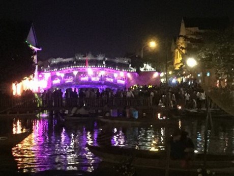 La vieille ville de Hôi An brille au Festival des lumières 2017