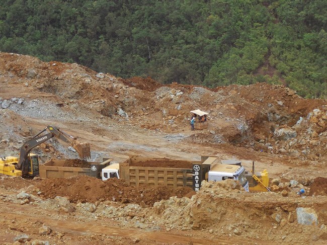 Le président philippin va examiner la décision de fermeture des mines