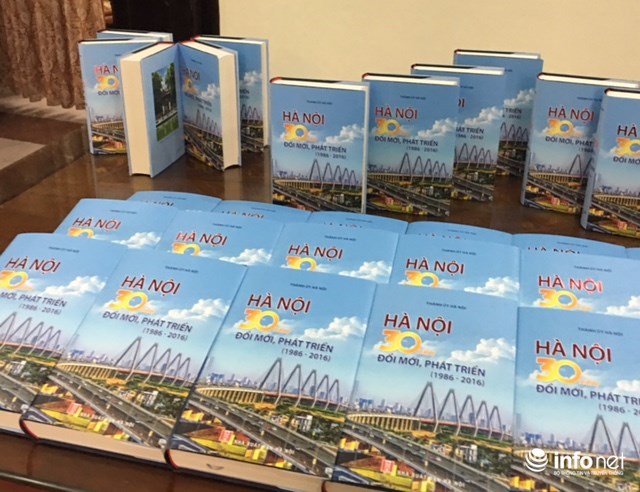Publication du livre Hanoi – 30 ans de Renouveau et de développement 1986-2016