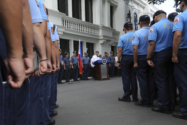 Philippines Près de 100 policiers révoqués pour usage de drogue