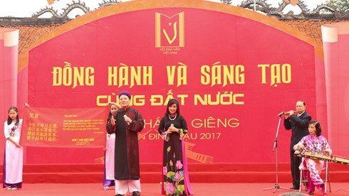 La Journée de la poésie vietnamienne 2017 Une harmonie des générations de poètes