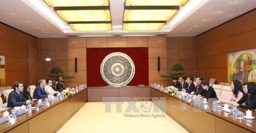 Dialogue entre les jeunes députés vietnamiens et francophones