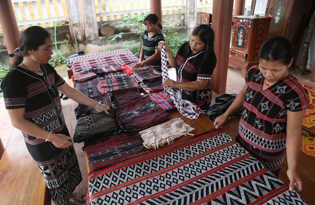 Thua Thien-Hue veut faire du tourisme le moteur de développement de ses villages artisanaux