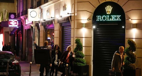 Paris un attentat soulève un vent de panique
