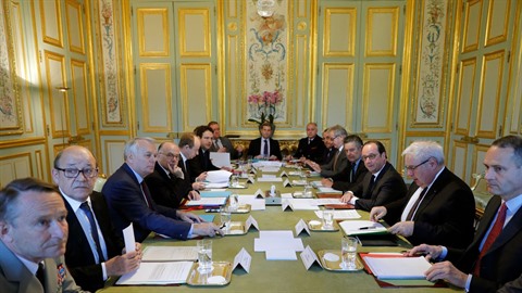 Attentat de Paris réunion du Conseil de défense à l Élysée