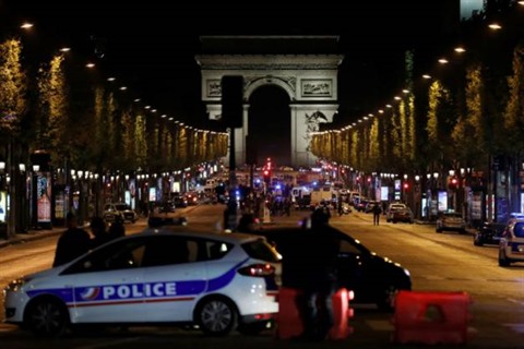 Attentat à trois jours de la présidentielle, un policier tué à Paris