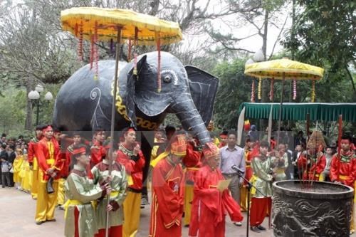 Le festival de Giong attire les visiteurs