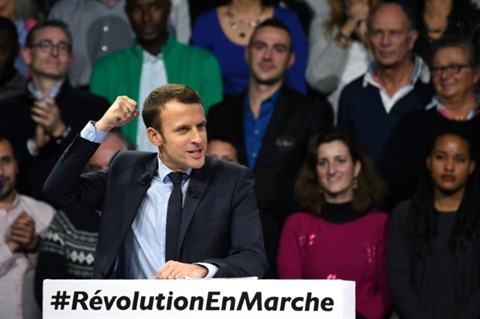 Macron élu président en l’emportant largement sur Le Pen