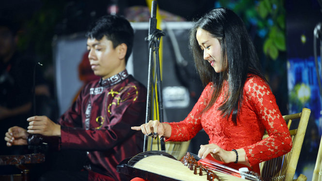 Un spectacle de rue organisé chaque semaine sur la rue piétonne Nguyen Hue
