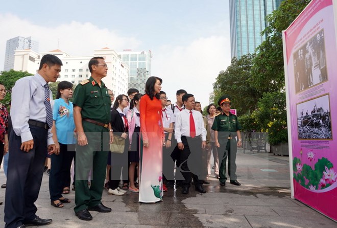 Expo Le Président Ho Chi Minh vit pour toujours dans le cœur de la nation vietnamienne