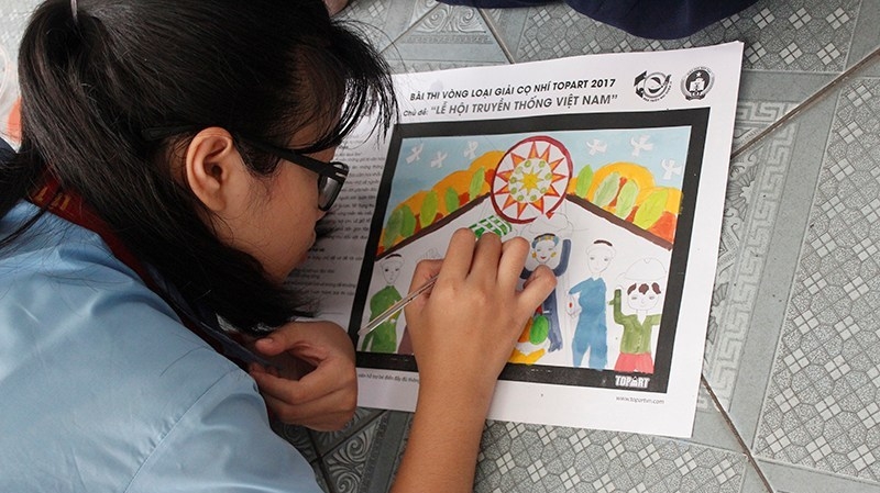Concours de peinture pour enfants sur les festivals traditionnels vietnamiens