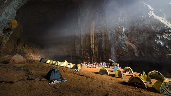 La grotte de Son Doong parmi les campings les plus impressionnants du monde