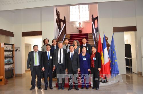 Visite de la délégation de l Académie nationale de politique Ho Chi Minh en France