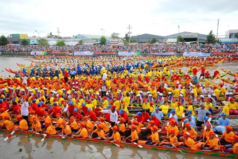 La fête Ok Om Bok et la course de pirogue de Soc Trang