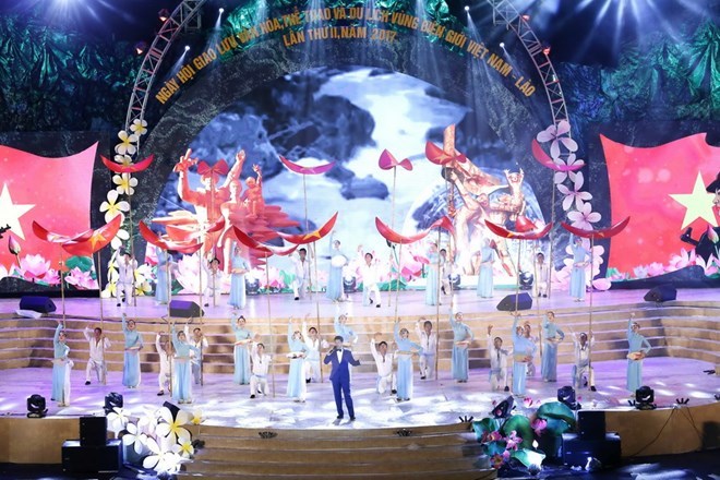Célébration du 55e anniversaire de l amitié Vietnam-Laos à Son La