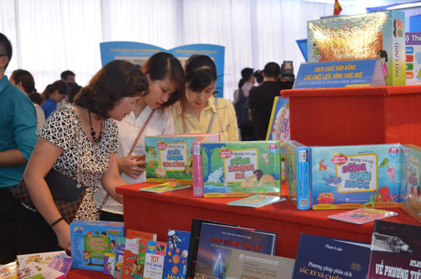 Ouverture de la foire internationale du livre à Hanoi