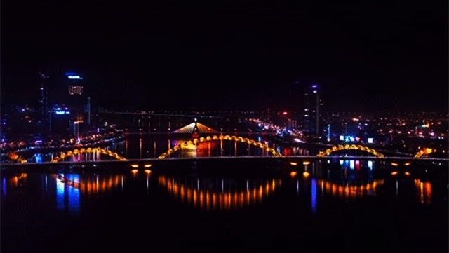 Cinq villes sont éclairées pour marquer le 50e anniversaire de l ASEAN