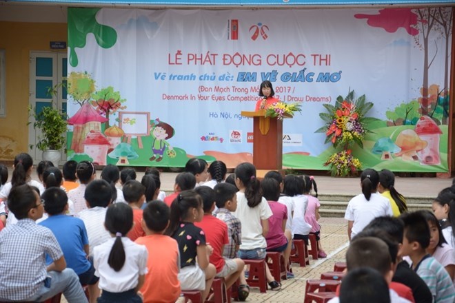 Un concours de peinture pour l amitié Vietnam-Danemark