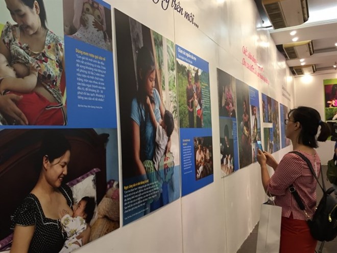 Exposition de photos sur la beauté de l allaitement maternel