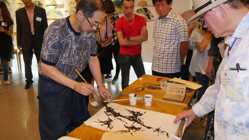 Exposition de calligraphie et de peinture pour la paix mondiale