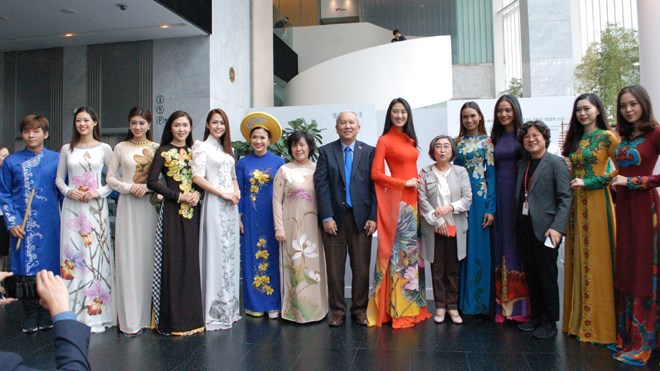 L’Ao dai du Vietnam enchante le public de Séoul