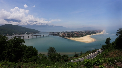 Vue panoramique du col des Nuages Hai Vân