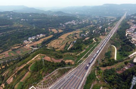 L axe de fret routier et ferroviaire Asie du Sud-Est - Europe est ouvert