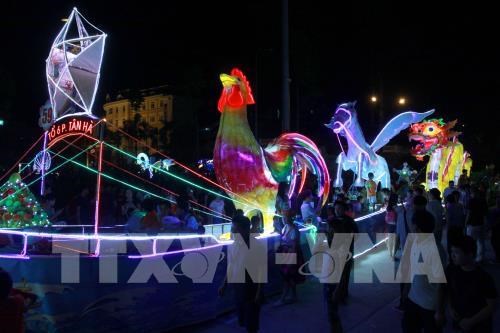Tuyen Quang a allumé des lanternes lors de l’ouverture du festival de la ville