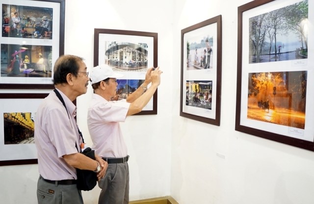 Exposition d art sur la beauté de Hanoi