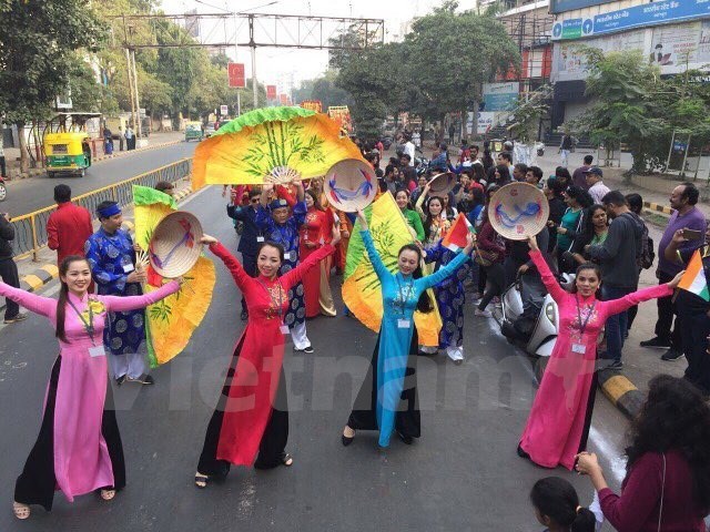 Présentation de l’art vietnamien aux amis indiens