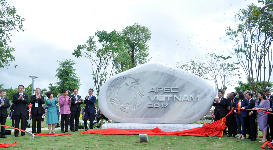 Inauguration du jardin des statues de l APEC à Da Nang