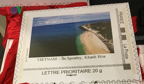 Des paysages maritimes et insulaires du Vietnam imprimés sur des timbres-poste français