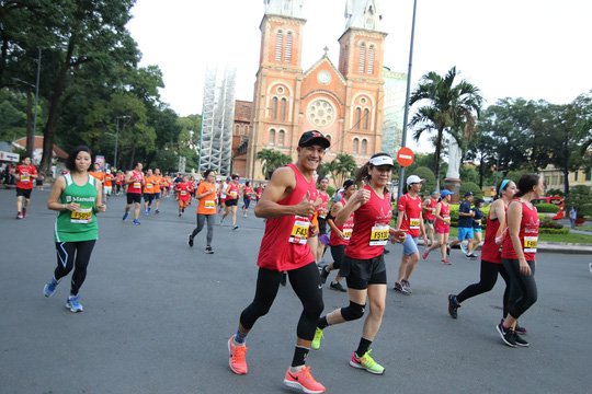 Plus de 5 000 coureurs au marathon international de Ho Chi Minh-Ville