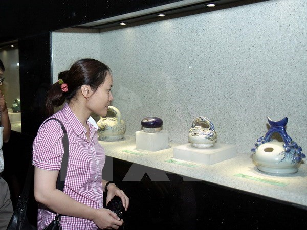 Vinh Long Une exposition met en lumière la tradition de chique de bétel au Vietnam