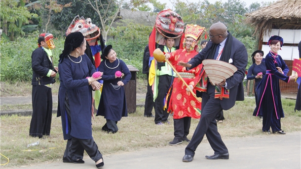 Le Village culturel et touristique des ethnies du Vietnam organise de joyeuses fêtes de fin d année